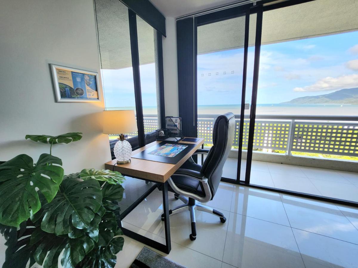 Cairns Luxury Seaview Apartment Exteriör bild