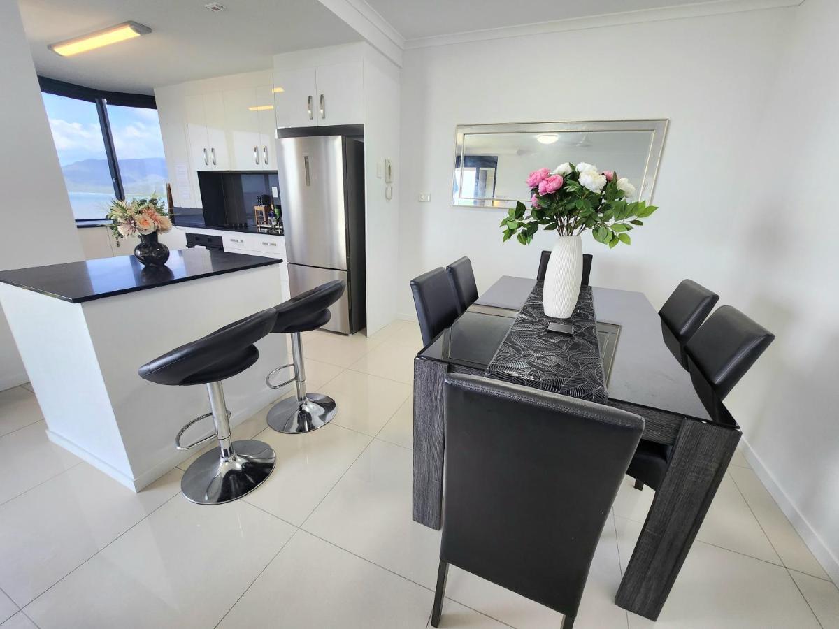 Cairns Luxury Seaview Apartment Exteriör bild