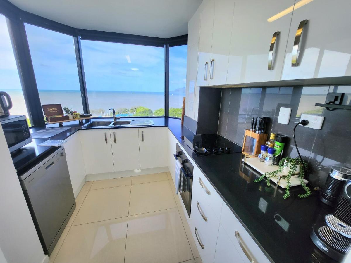 Cairns Luxury Seaview Apartment Exteriör bild